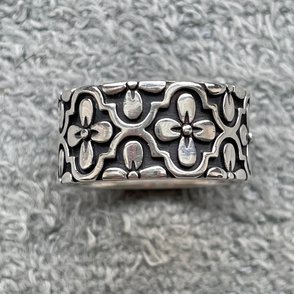 *MINT* James Avery Valencia Floral Band Ring Size 4.5 (sterling silver) retired